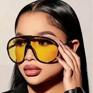 Designer Trendy Oversize Aviator Fashion Sunglasses 2024, Black -Yellow Lens